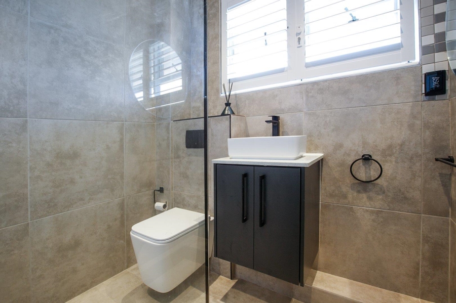 2 Bedroom Property for Sale in Wynberg Upper Western Cape